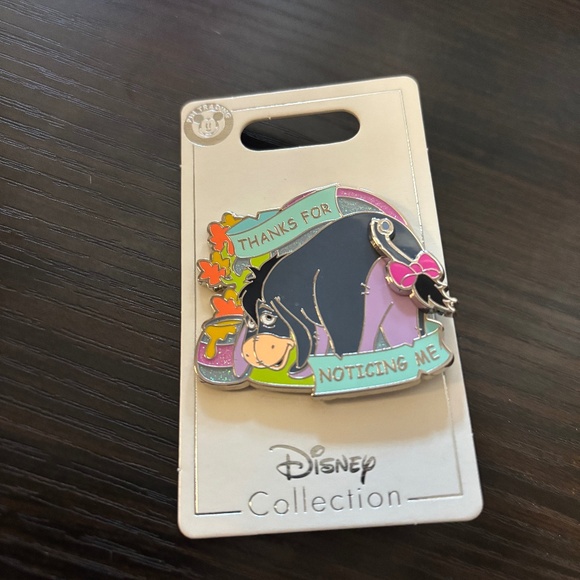 DISNEY EEYORE THANKS FOR NOTICING ME PIN - Picture 1 of 2